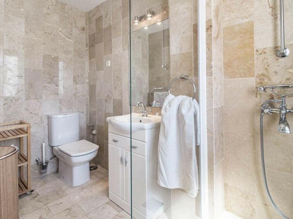 Maison de Ville de 3 chambres à louer à Nueva Andalucia avec piscine garage - 3 500 € (Ref: 8985402)