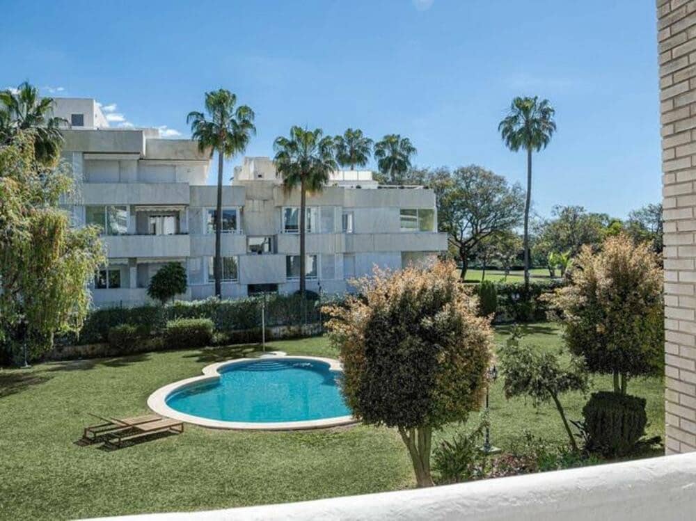 Maison de Ville de 3 chambres à louer à Nueva Andalucia avec piscine garage - 3 500 € (Ref: 8985402)