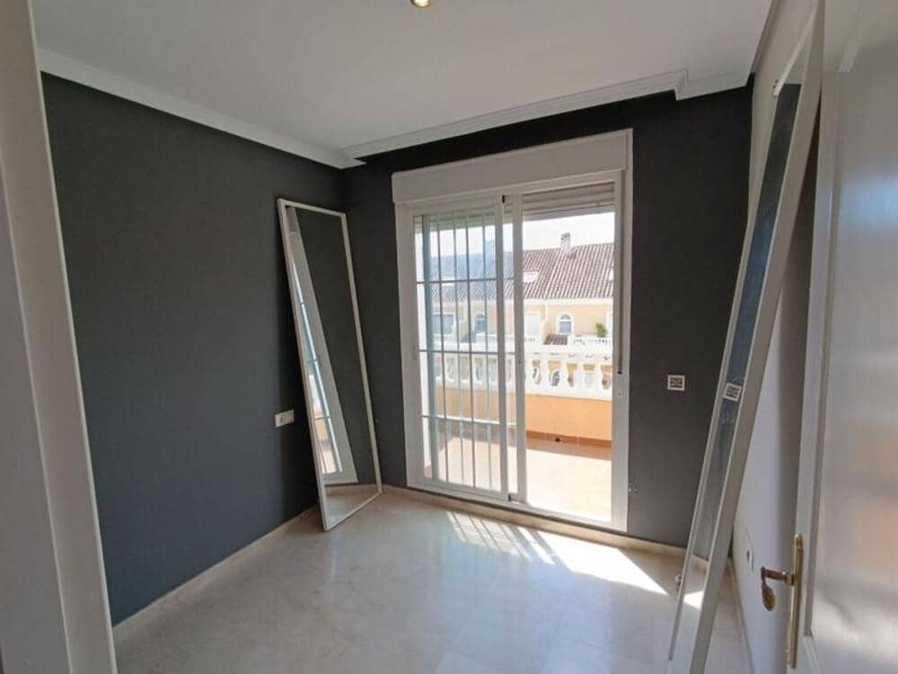 4 soveværelse Byhus til salg i Sitio de Calahonda med swimmingpool garage - € 578.000 (Ref: 8987988)