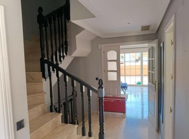 4 soverom Hus til salgs i Sitio de Calahonda, Mijas med svømmebasseng garasje - € 578 000 (Ref: 8987988)