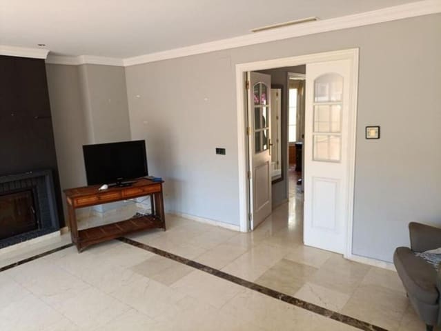 4 soverom Hus til salgs i Sitio de Calahonda, Mijas med svømmebasseng garasje - € 578 000 (Ref: 8987988)