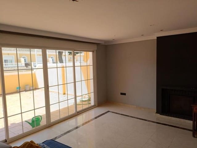 4 soverom Hus til salgs i Sitio de Calahonda, Mijas med svømmebasseng garasje - € 578 000 (Ref: 8987988)