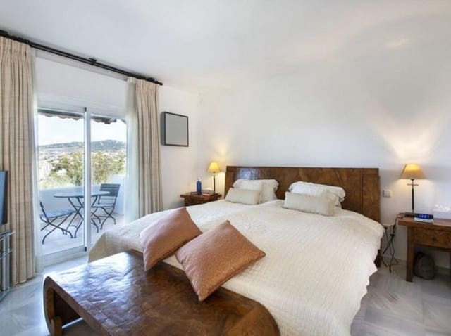 5 soverom Villa til salgs i Aloha Golf, Marbella med svømmebasseng garasje - € 2 995 000 (Ref: 8987992)