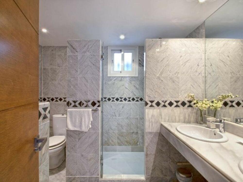 5 soveværelse Villa til salg i Marbella med swimmingpool garage - € 2.995.000 (Ref: 8987992)