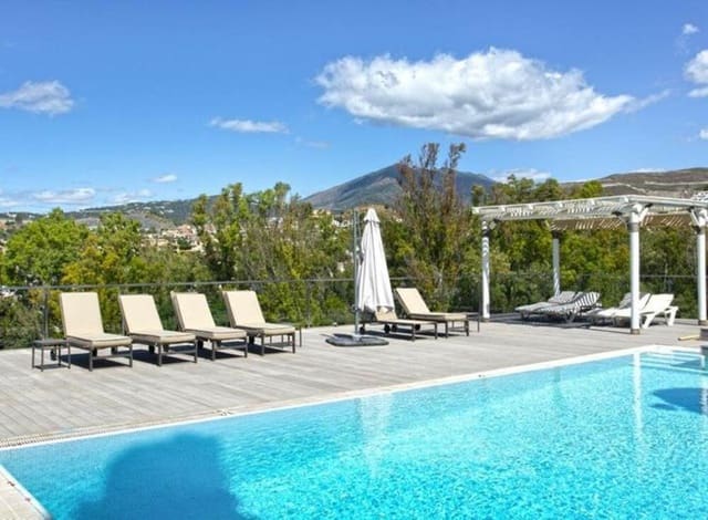 5 sovrum Villa till salu i Aloha Golf, Marbella med pool garage - 2 995 000 € (Ref: 8987992)