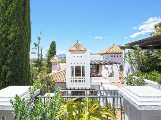 5 sovrum Villa till salu i Aloha Golf, Marbella med pool garage - 2 995 000 € (Ref: 8987992)