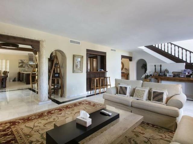 5 sovrum Villa till salu i Aloha Golf, Marbella med pool garage - 2 995 000 € (Ref: 8987992)