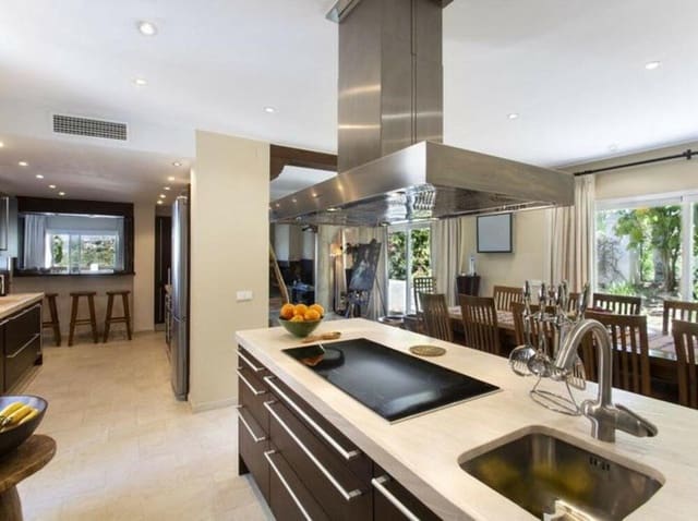 5 sovrum Villa till salu i Aloha Golf, Marbella med pool garage - 2 995 000 € (Ref: 8987992)