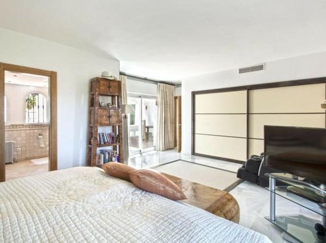 5 sovrum Villa till salu i Aloha Golf, Marbella med pool garage - 2 995 000 € (Ref: 8987992)