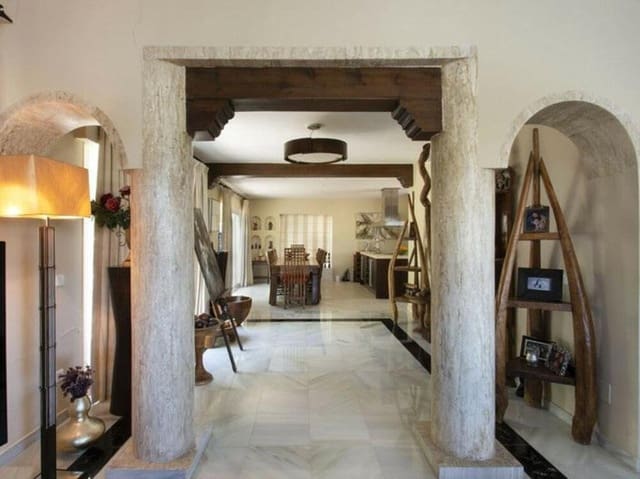 5 sovrum Villa till salu i Aloha Golf, Marbella med pool garage - 2 995 000 € (Ref: 8987992)