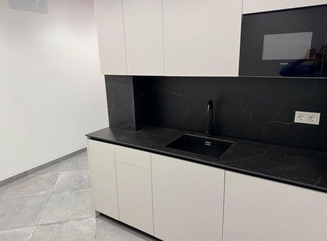 Ufficio da affittare in Zona Miraflores, Marbella - 2.000 € (Rif: 8991992)