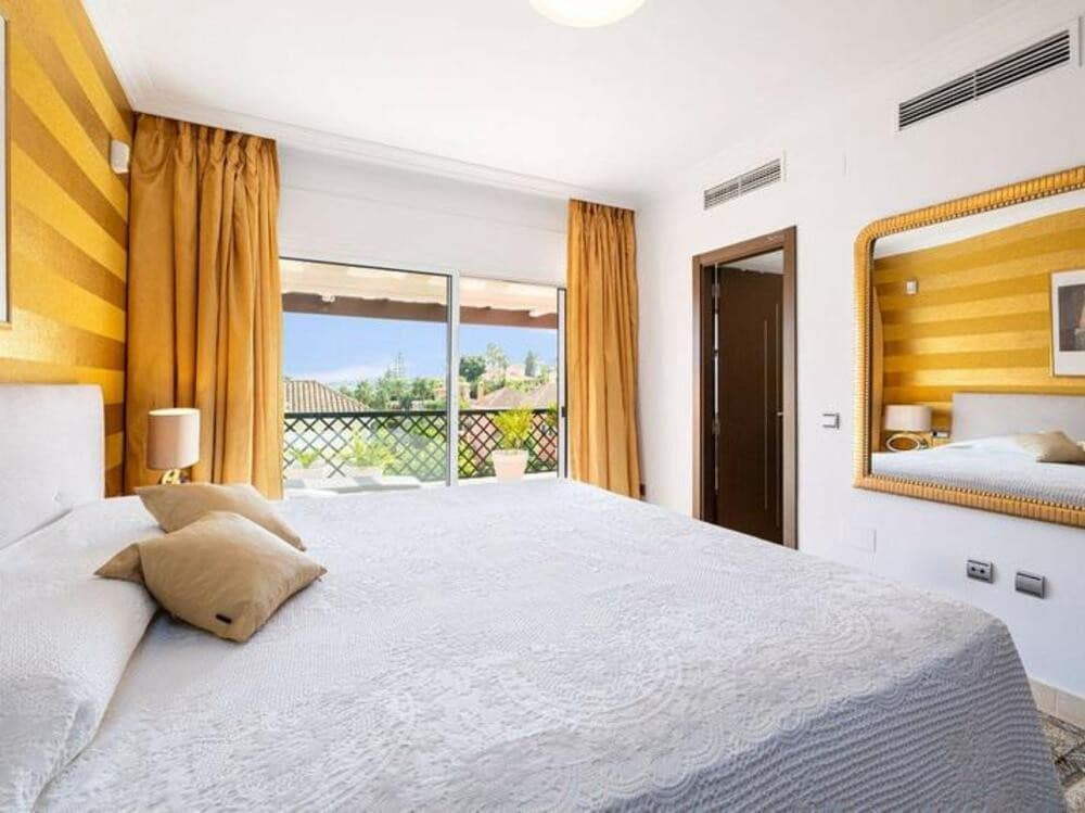 4 sovrum Hus till salu i Marbella med pool garage - 950 000 € (Ref: 8991997)