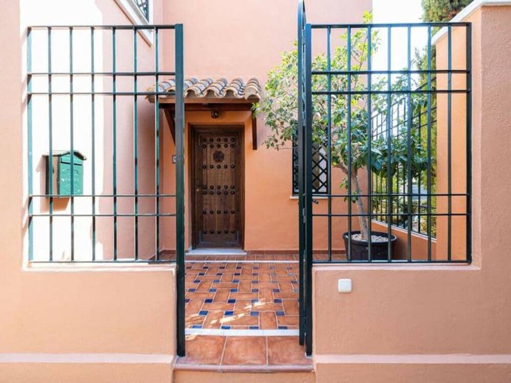 4 sovrum Hus till salu i Marbella med pool garage - 950 000 € (Ref: 8991997)