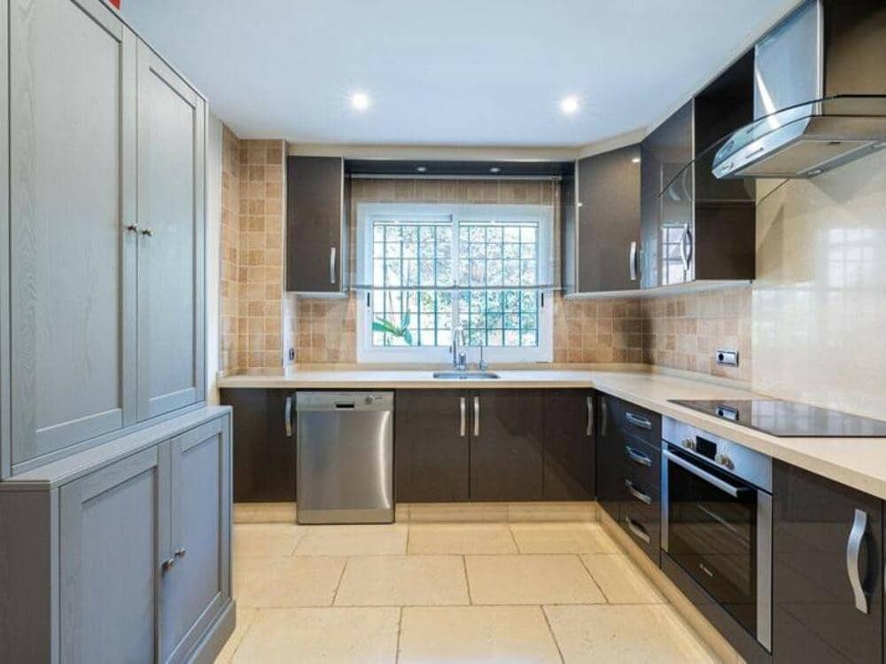 4 sovrum Hus till salu i Marbella med pool garage - 950 000 € (Ref: 8991997)