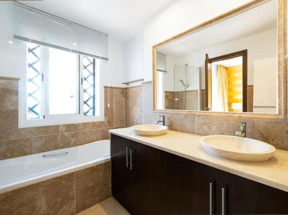 4 sovrum Hus till salu i Marbella med pool garage - 950 000 € (Ref: 8991997)