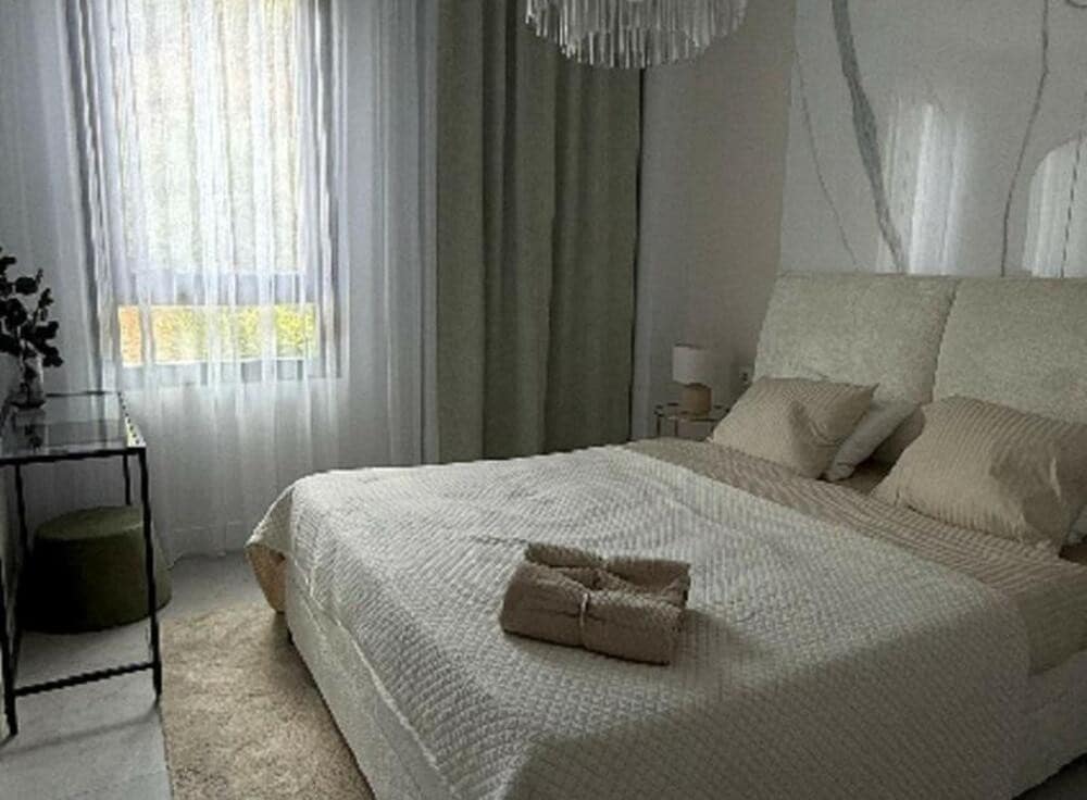 3 Zimmer Apartment zu vermieten in Estepona mit Pool Garage - 3.850 € (Ref: 8993510)