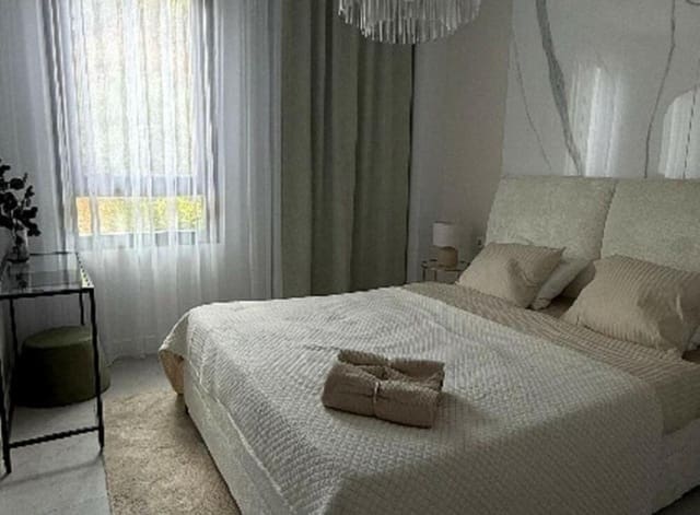 3 bedroom Apartment for rent in Huerta Nueva, Estepona with pool garage - € 3,850 (Ref: 8993510)