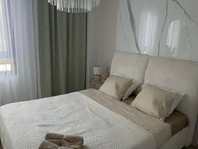 3 bedroom Apartment for rent in Huerta Nueva, Estepona with pool garage - € 3,850 (Ref: 8993510)