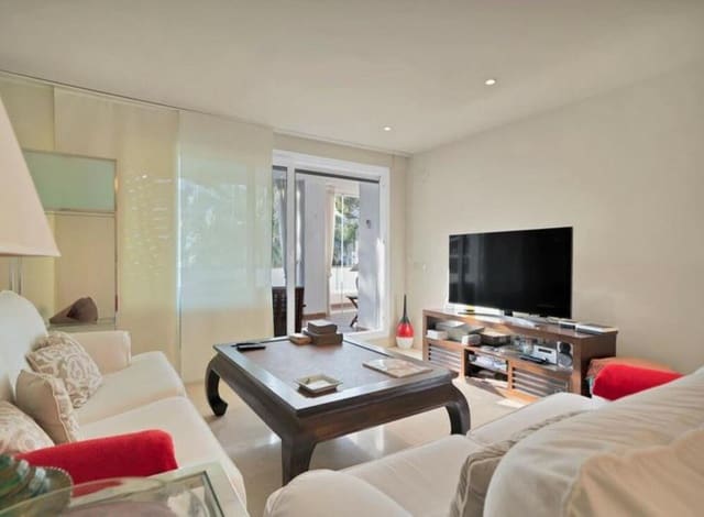 Appartement de 3 chambres à louer à Casco Antiguo, Marbella avec piscine garage - 3 500 € (Ref: 9000937)