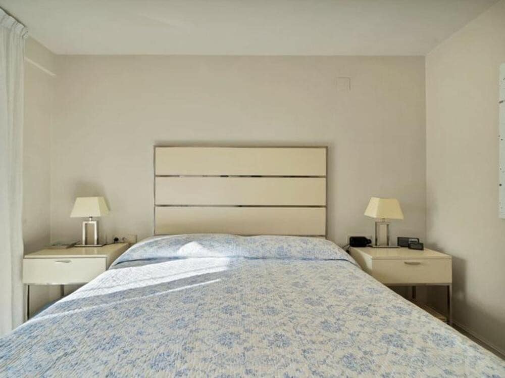 3 soverom Leilighet til leie i Marbella med svømmebasseng garasje - € 3 500 (Ref: 9000937)