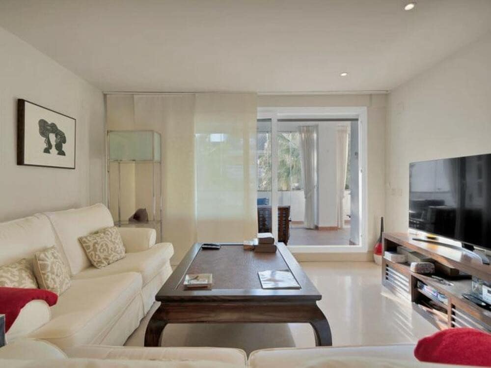 3 soverom Leilighet til leie i Marbella med svømmebasseng garasje - € 3 500 (Ref: 9000937)