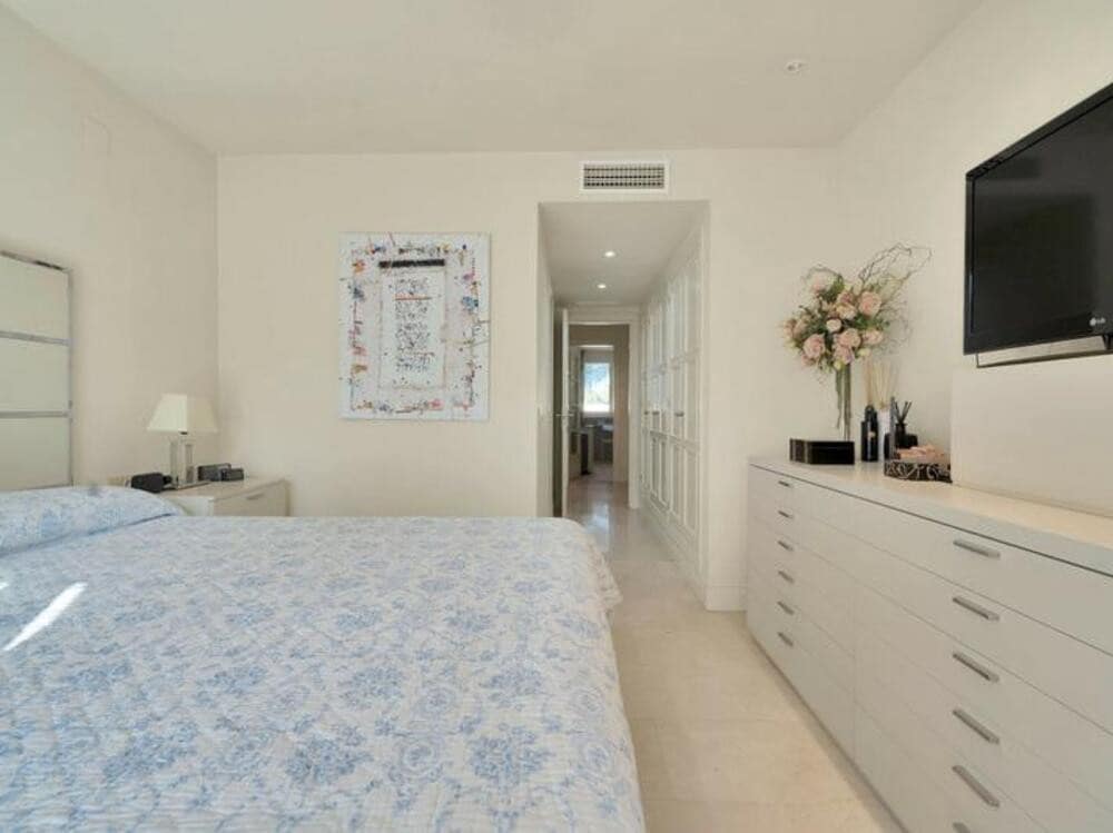 3 soverom Leilighet til leie i Marbella med svømmebasseng garasje - € 3 500 (Ref: 9000937)