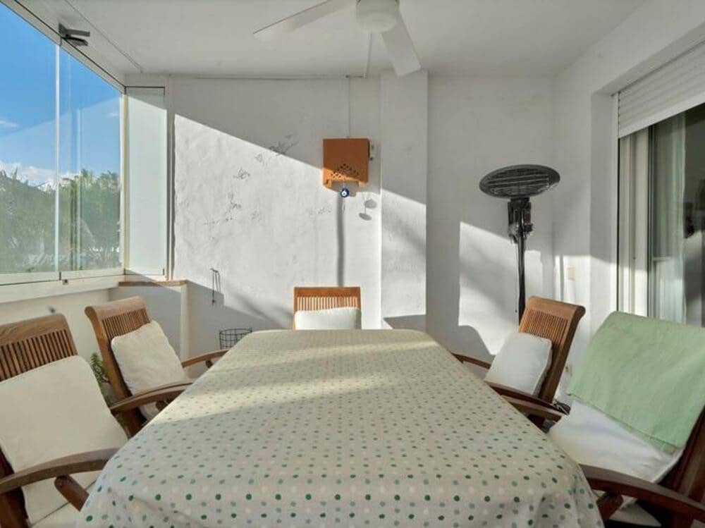 3 soverom Leilighet til leie i Marbella med svømmebasseng garasje - € 3 500 (Ref: 9000937)