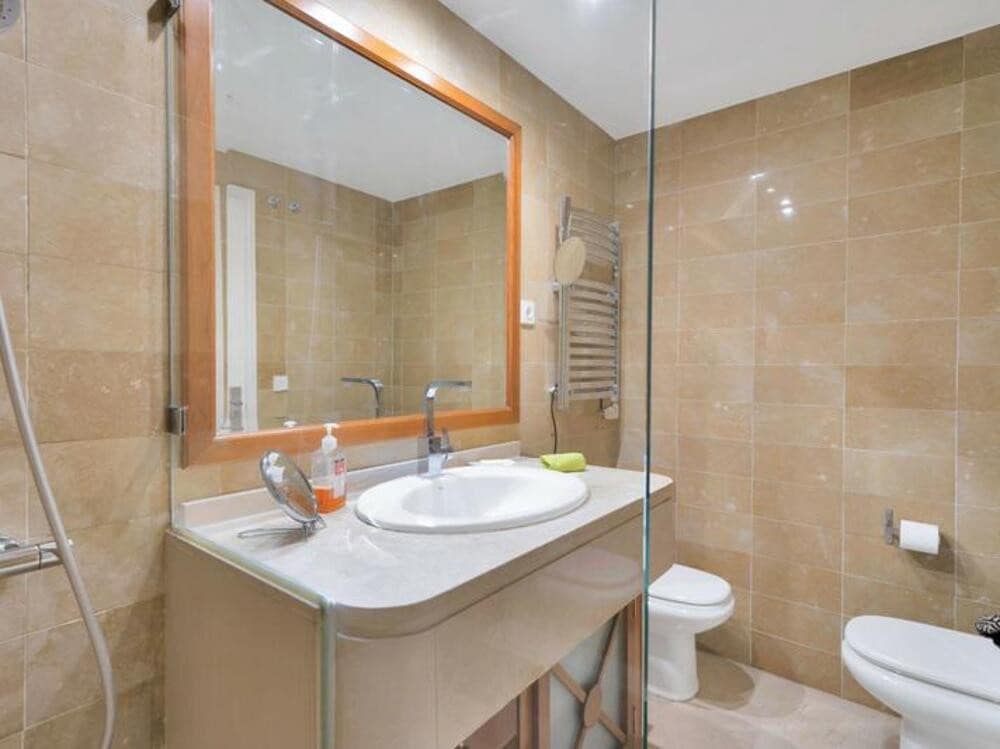 3 soverom Leilighet til leie i Marbella med svømmebasseng garasje - € 3 500 (Ref: 9000937)