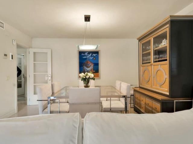 Appartement de 3 chambres à louer à Casco Antiguo, Marbella avec piscine garage - 3 500 € (Ref: 9000937)