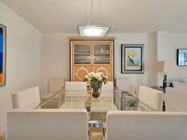 Appartement de 3 chambres à louer à Casco Antiguo, Marbella avec piscine garage - 3 500 € (Ref: 9000937)