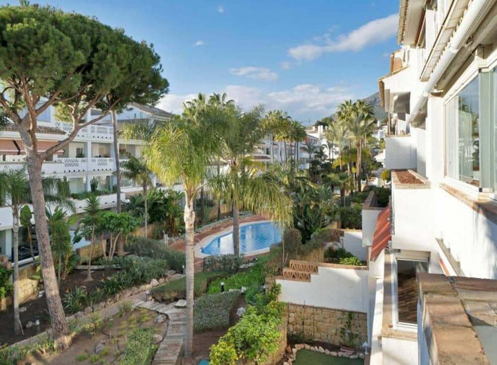 3 soverom Leilighet til leie i Marbella med svømmebasseng garasje - € 3 500 (Ref: 9000937)
