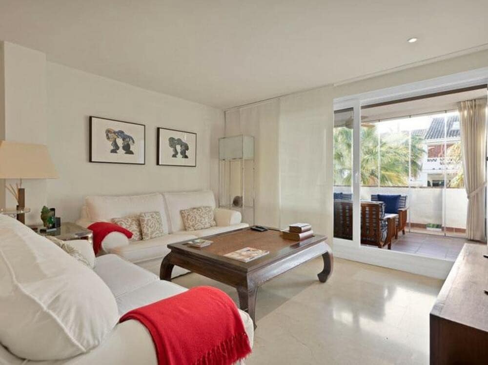 3 soverom Leilighet til leie i Marbella med svømmebasseng garasje - € 3 500 (Ref: 9000937)