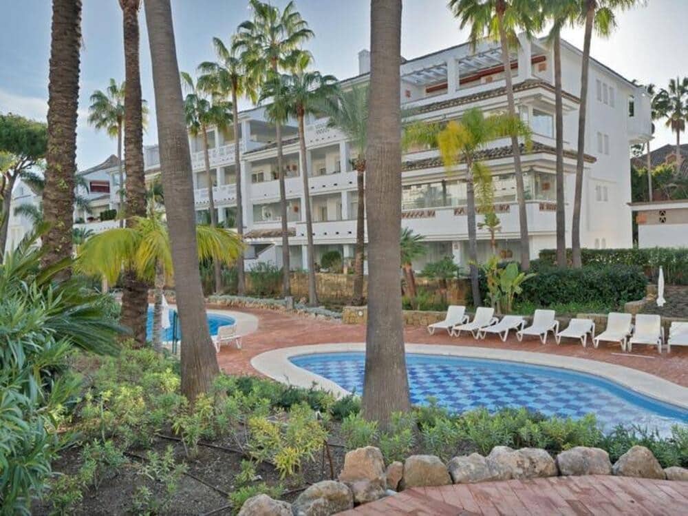 3 soverom Leilighet til leie i Marbella med svømmebasseng garasje - € 3 500 (Ref: 9000937)