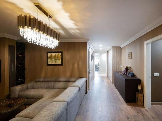 5 slaapkamer Appartement te koop in Los Arqueros - Puerto del Almendro, Benahavís met zwembad garage - € 1.050.000 (Ref: 9000938)