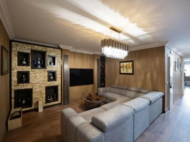 5 slaapkamer Appartement te koop in Los Arqueros - Puerto del Almendro, Benahavís met zwembad garage - € 1.050.000 (Ref: 9000938)