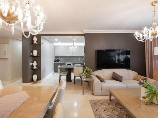 5 camera da letto Appartamento in vendita in Los Arqueros - Puerto del Almendro, Benahavís con piscina garage - 1.050.000 € (Rif: 9000938)