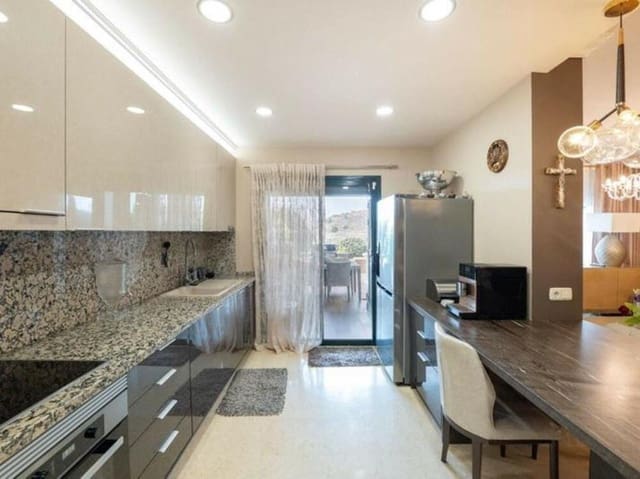 5 camera da letto Appartamento in vendita in Los Arqueros - Puerto del Almendro, Benahavís con piscina garage - 1.050.000 € (Rif: 9000938)
