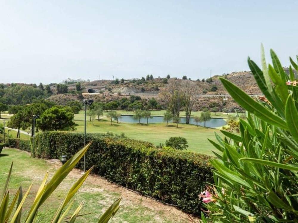 5 sovrum Lägenhet till salu i Benahavis med pool garage - 1 050 000 € (Ref: 9000938)