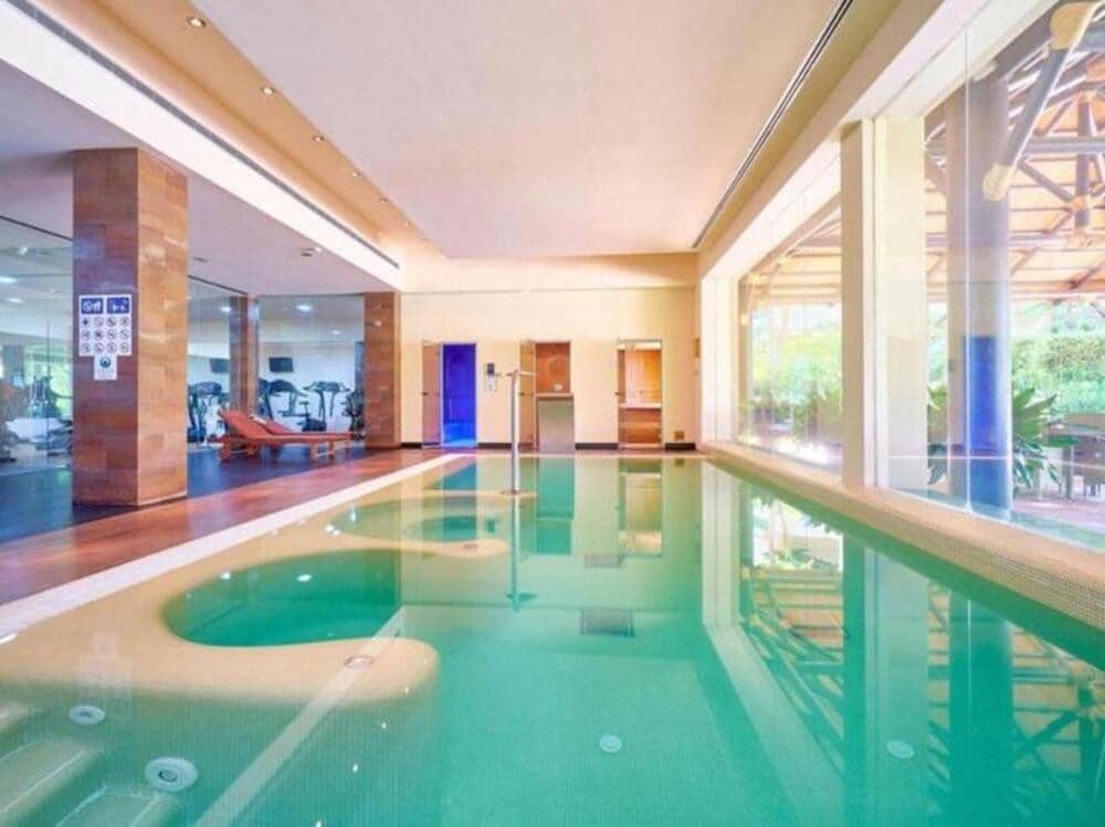 5 sovrum Lägenhet till salu i Benahavis med pool garage - 1 050 000 € (Ref: 9000938)