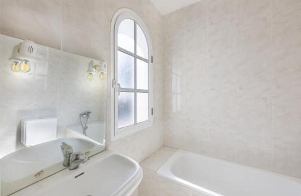 4 soveværelse Villa til salg i Nueva Andalucia med swimmingpool garage - € 1.075.000 (Ref: 9002786)