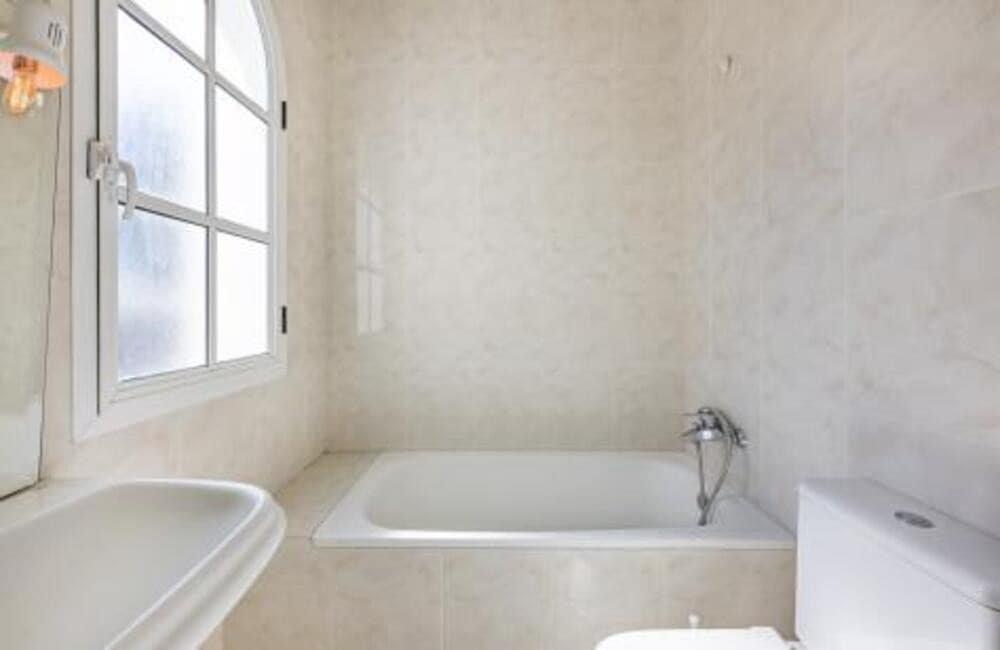 4 soveværelse Villa til salg i Nueva Andalucia med swimmingpool garage - € 1.075.000 (Ref: 9002786)