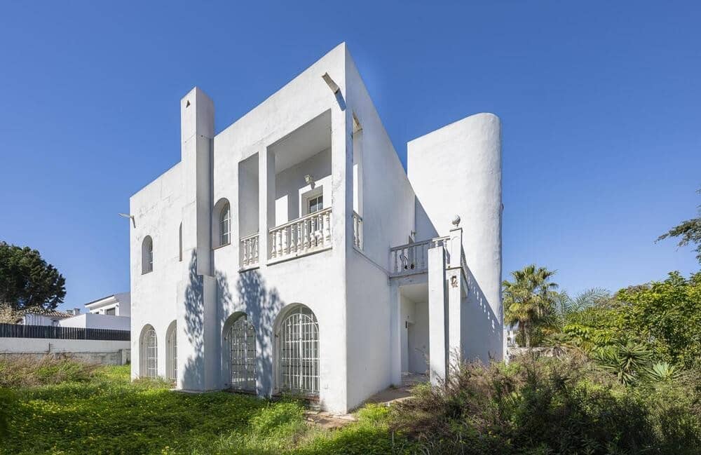 4 bedroom Villa for sale in Nueva Andalucia with pool garage - € 1,075,000 (Ref: 9002786)