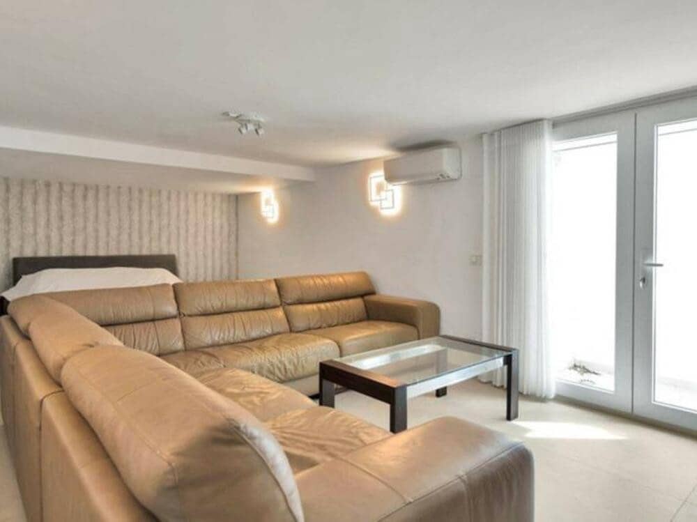 4 quarto Moradia para arrendar em Nueva Andalucia com piscina garagem - 10 000 € (Ref: 9002787)