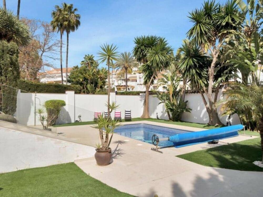 4 quarto Moradia para arrendar em Nueva Andalucia com piscina garagem - 10 000 € (Ref: 9002787)