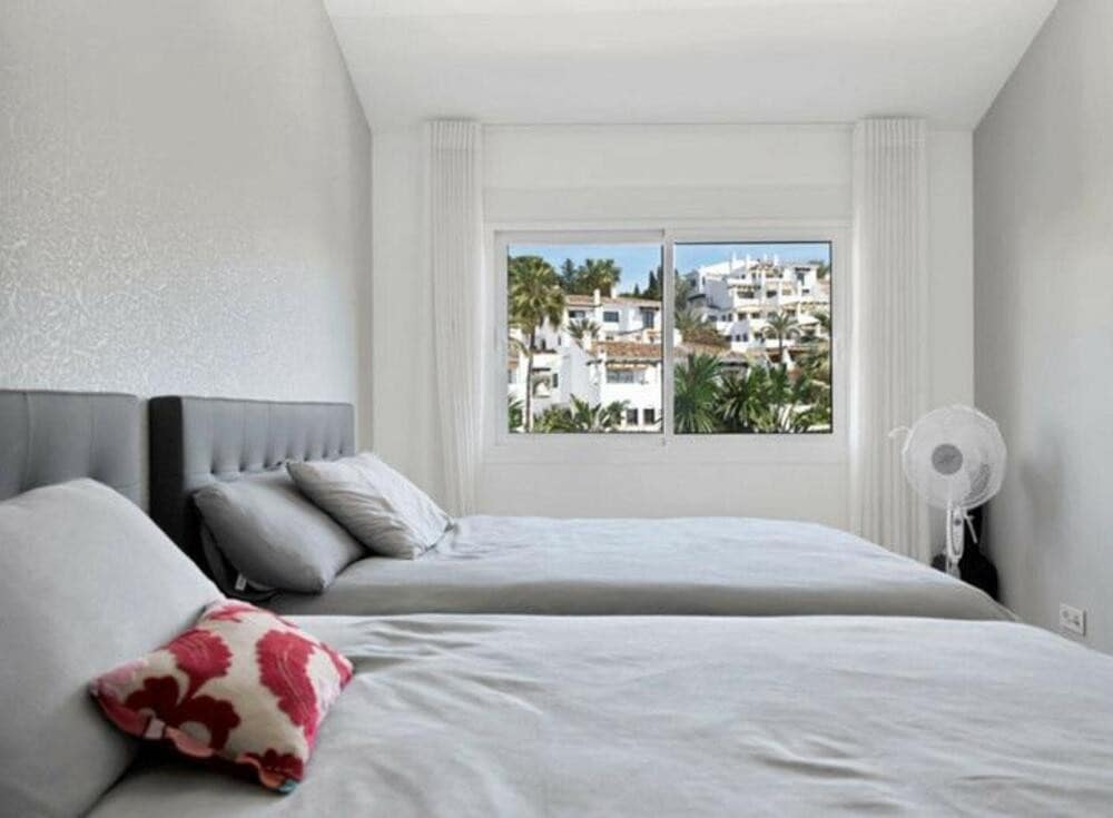 4 quarto Moradia para arrendar em Nueva Andalucia com piscina garagem - 10 000 € (Ref: 9002787)