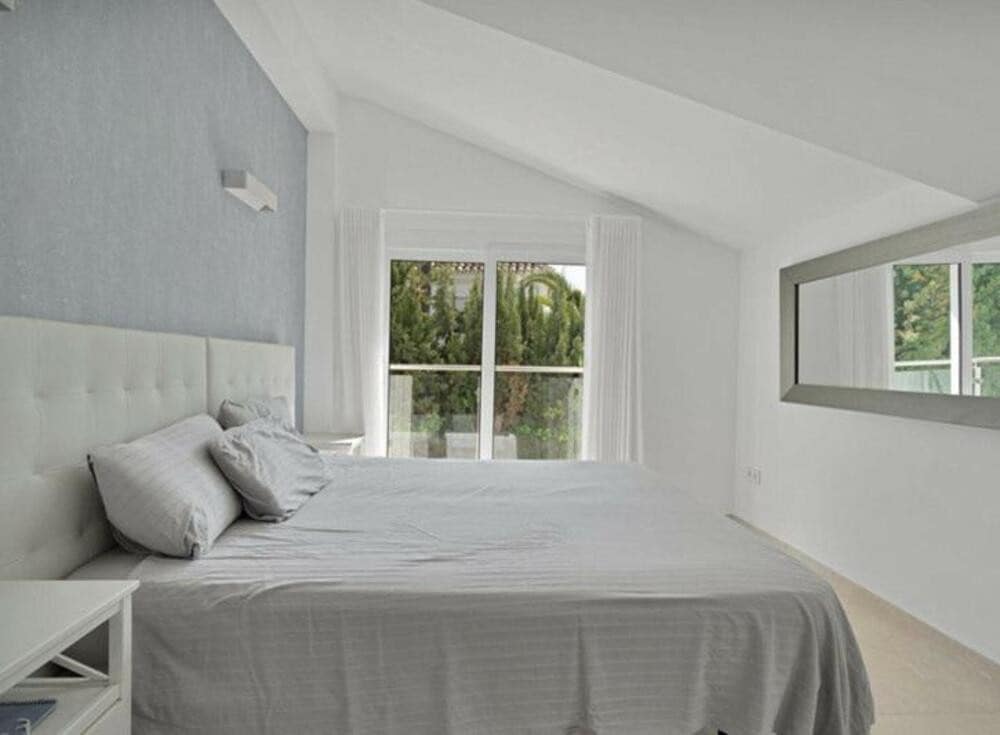 4 quarto Moradia para arrendar em Nueva Andalucia com piscina garagem - 10 000 € (Ref: 9002787)