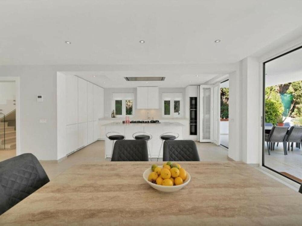 4 quarto Moradia para arrendar em Nueva Andalucia com piscina garagem - 10 000 € (Ref: 9002787)