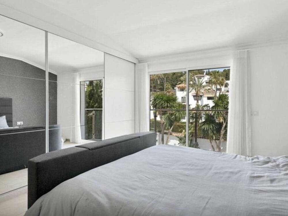 4 quarto Moradia para arrendar em Nueva Andalucia com piscina garagem - 10 000 € (Ref: 9002787)