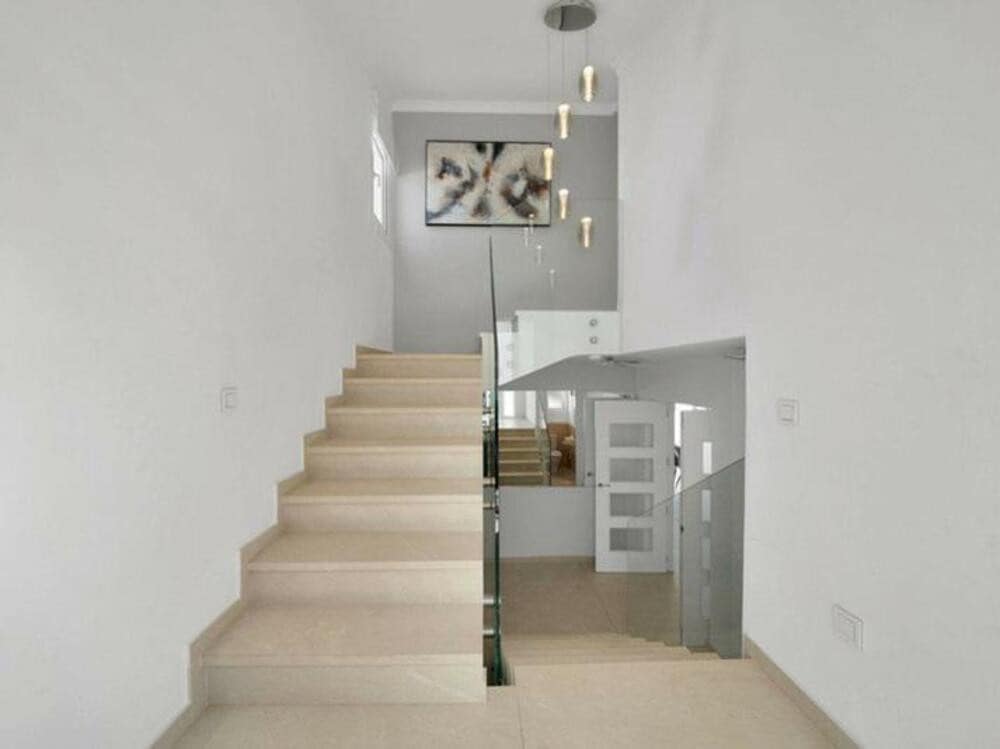 4 quarto Moradia para arrendar em Nueva Andalucia com piscina garagem - 10 000 € (Ref: 9002787)