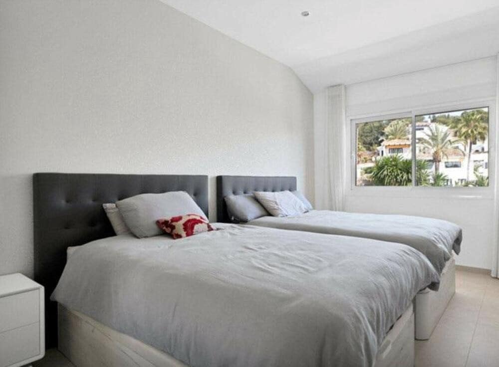 4 quarto Moradia para arrendar em Nueva Andalucia com piscina garagem - 10 000 € (Ref: 9002787)